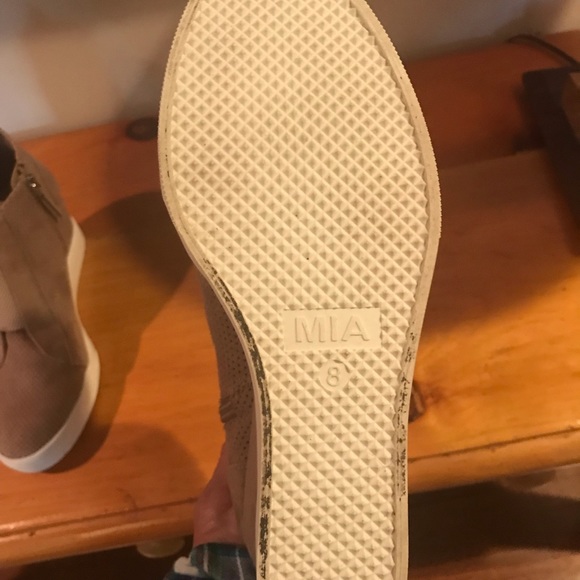 Mia Tan Suede Booties with Herl and Rubber bottom - Picture 5 of 6